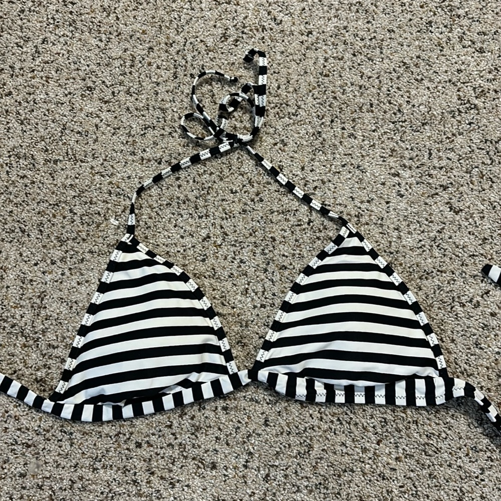 Gap black and white stripped bikini top. Size small never worn.